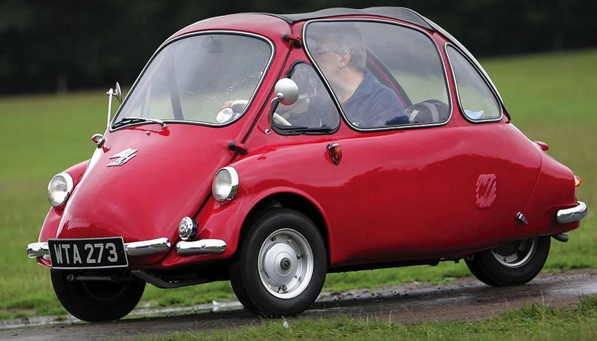 أصغر سيارات في العالم تستخدم للسير على الطرقات