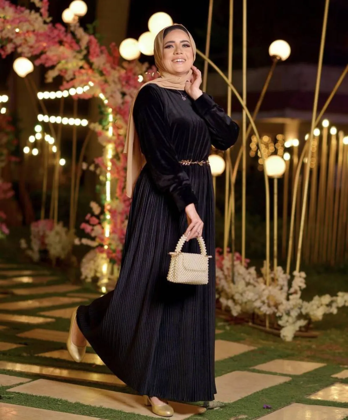 جهاد المحلاوي باطلالة حيادية الالوان