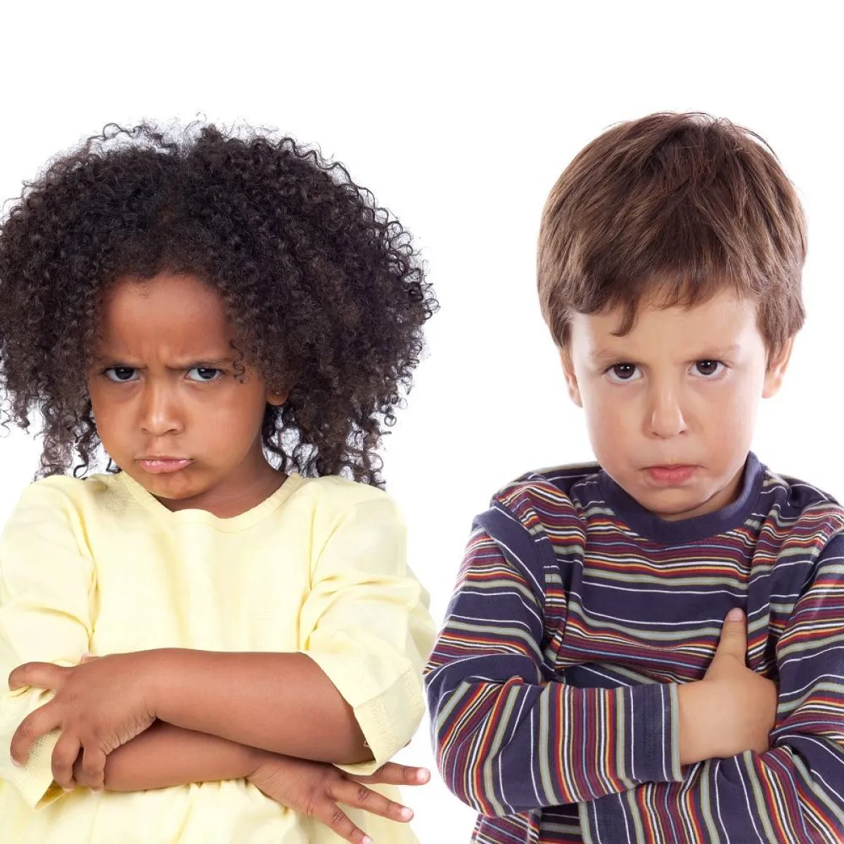 صورة لطفلين  غاضبين