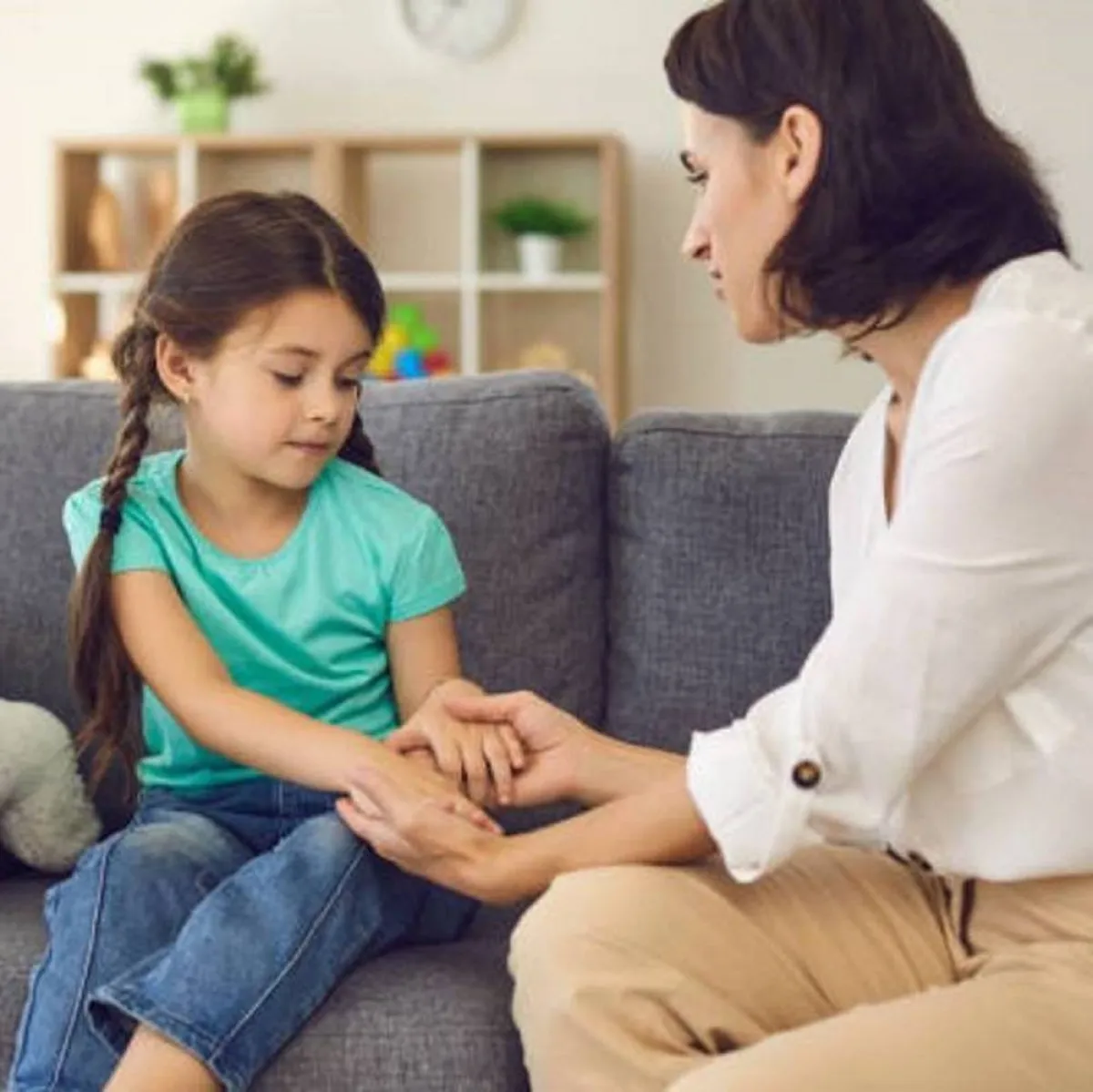 صورة لطفلة وأمها