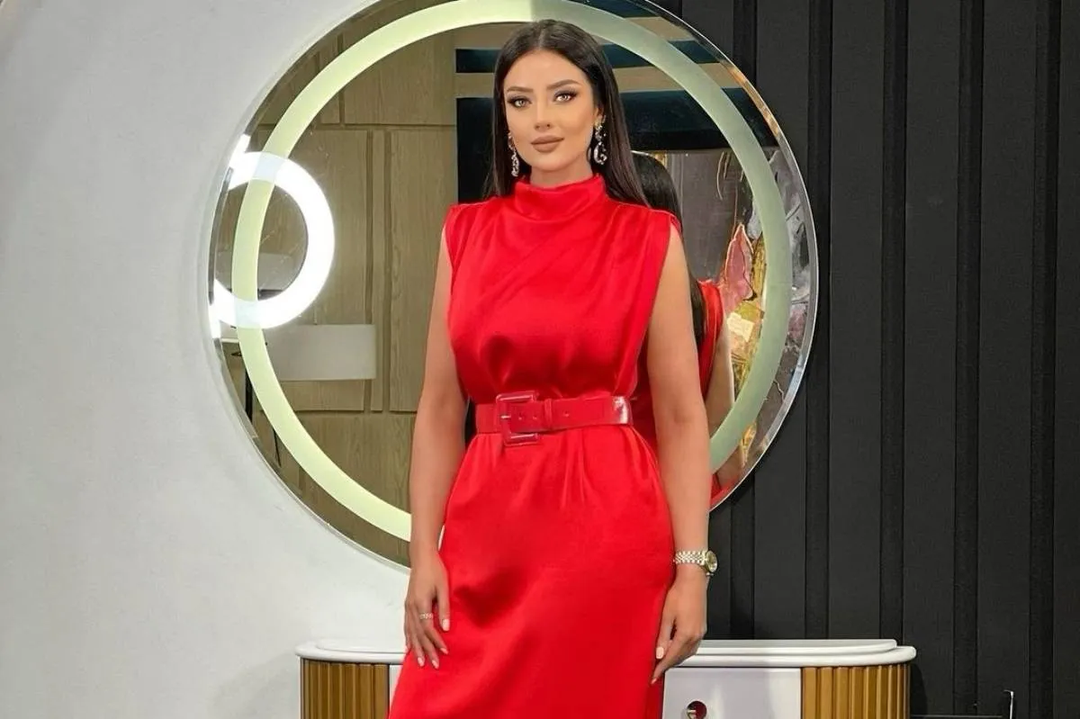 إطلالات مونوكرم من رضوى الشربيني