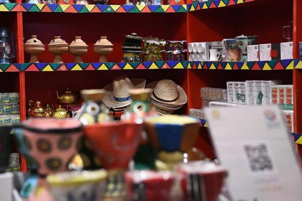 تظهر الصورة الأسواق التراثية في القرية التراثية