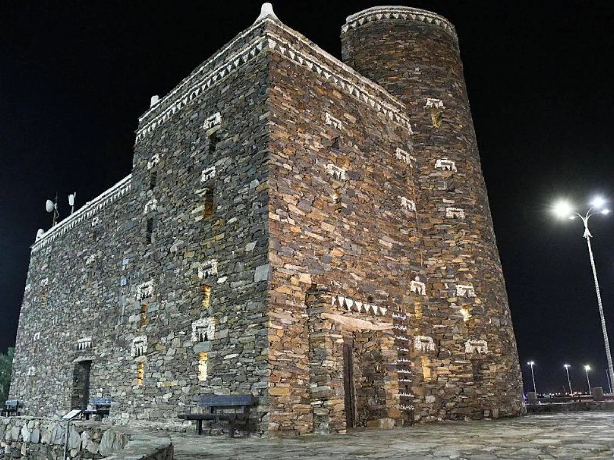 تظهر الصورة القرية التراثية في مدينة جازان