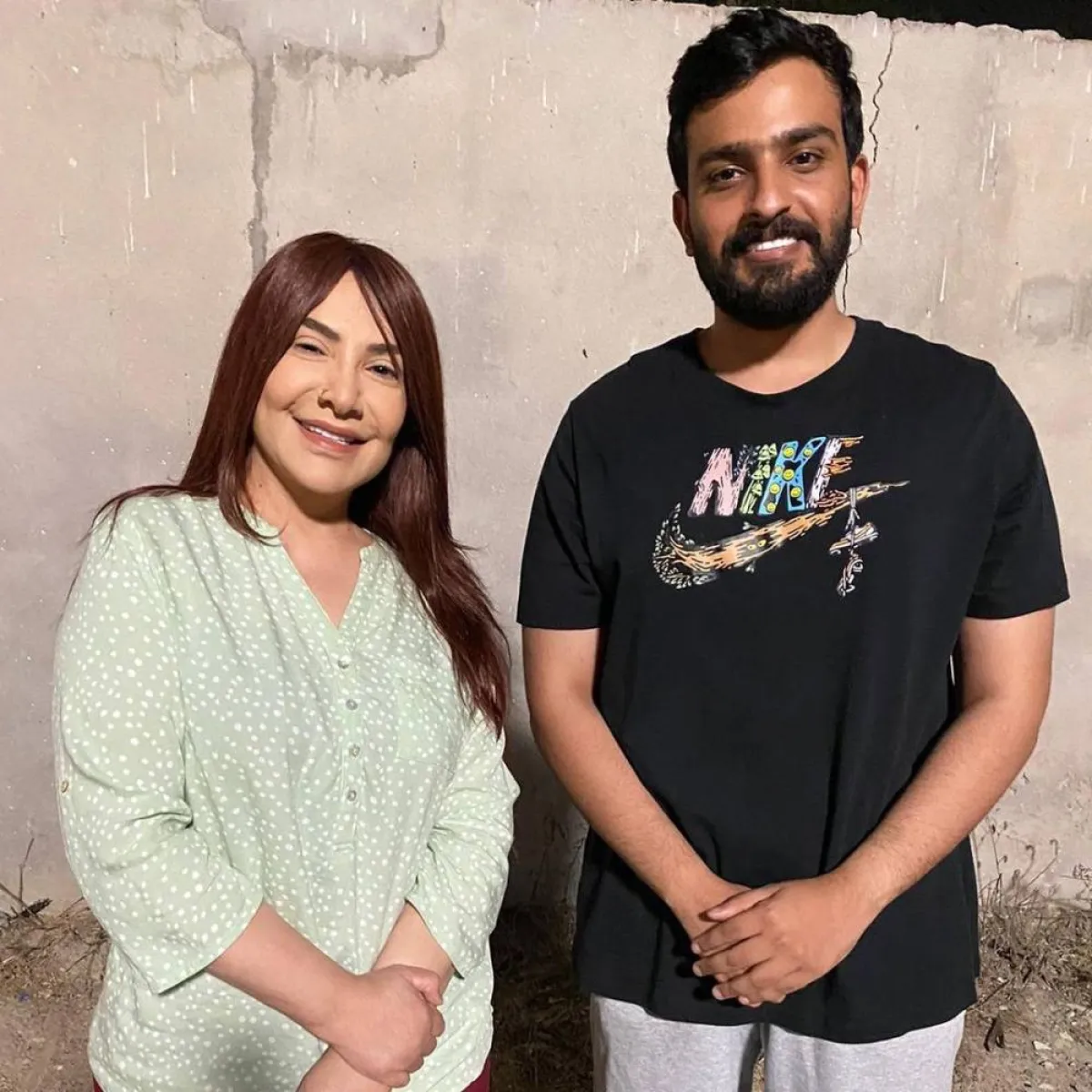 الفنان ماجد الجسمي مع الفنانة هدى حسين في كواليس مسلسل  " ست الحسن" - صورة من صفحته على " انستغرام"