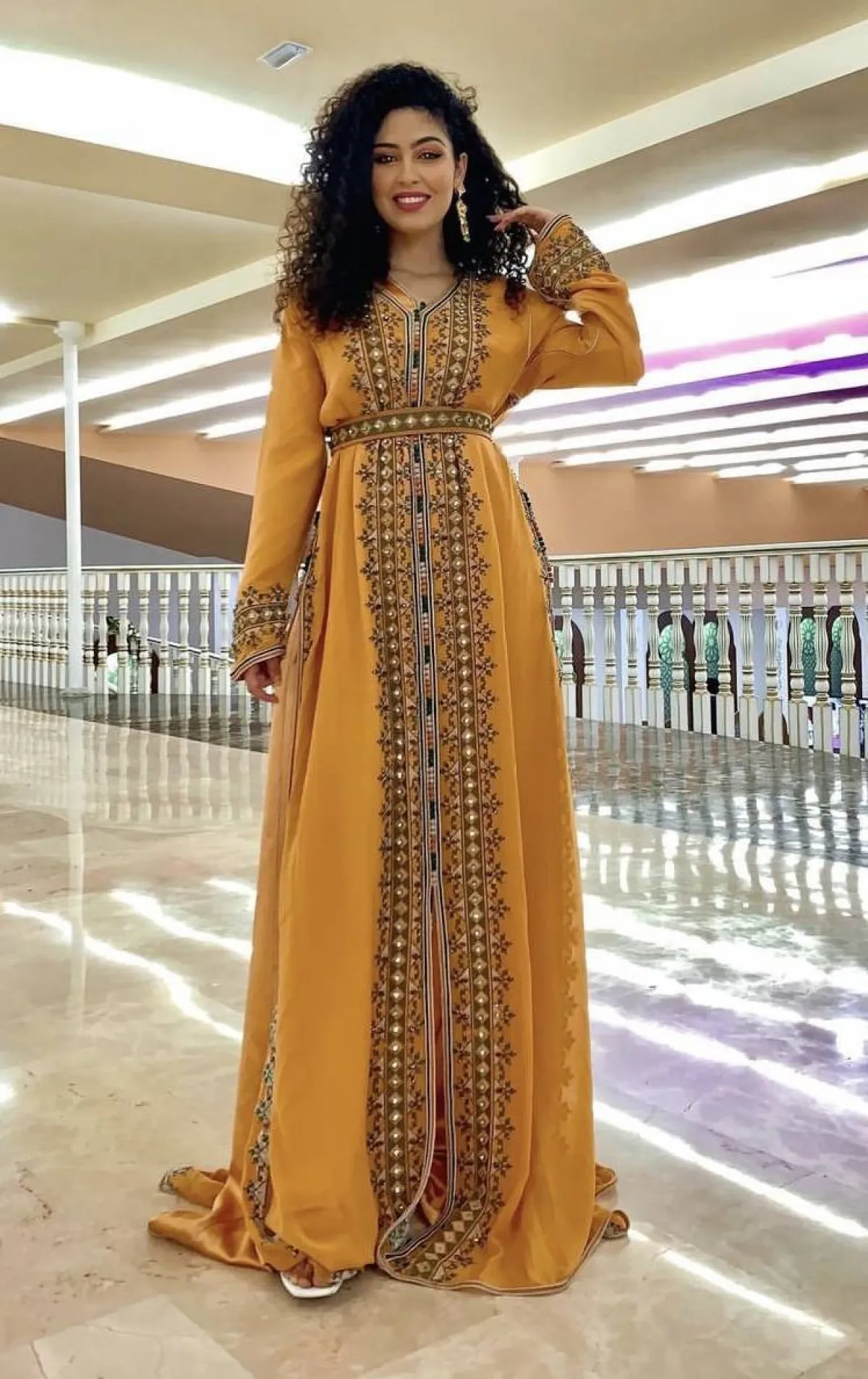 شادية ارسلان بقفطان برتقالي