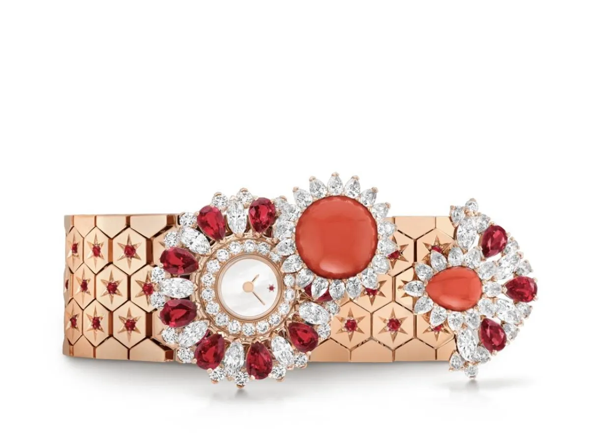ساعة المرجان من فان كليف اند اربلز van cleef &arpels