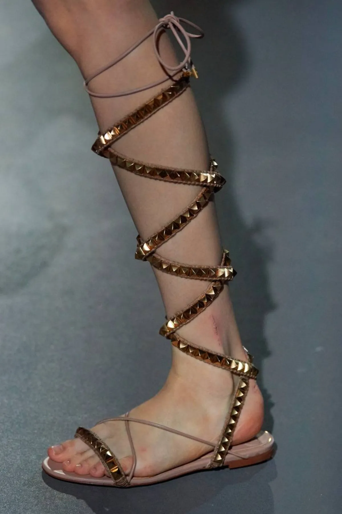 صندل ميتاليك من فالنتينو Valentino 