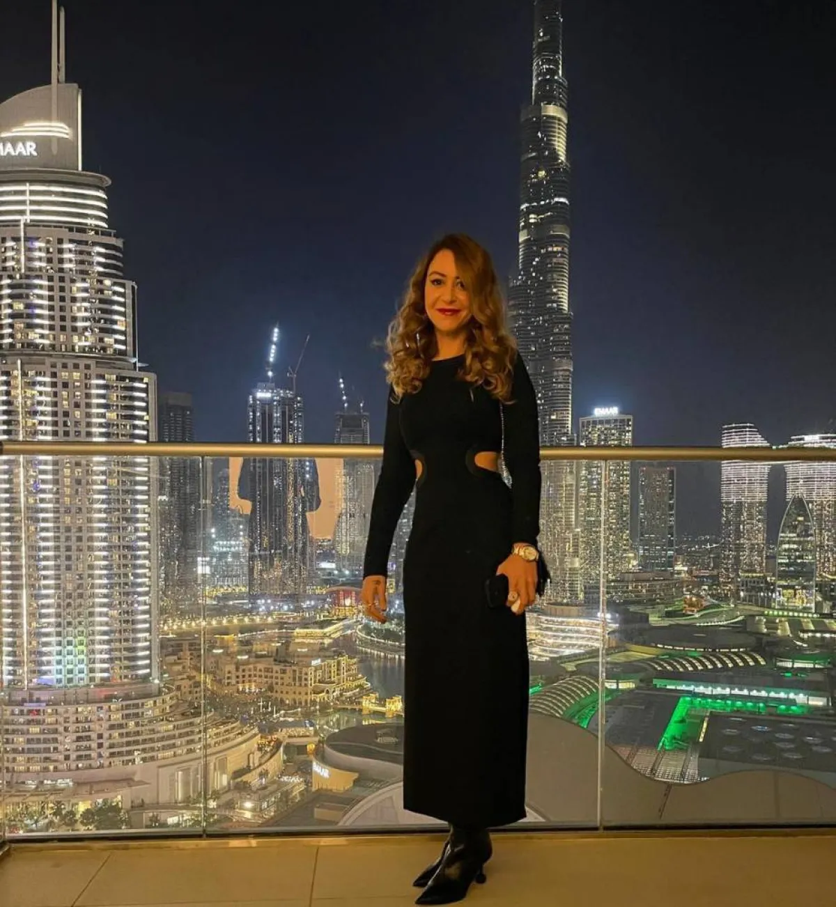 منة شلبي بفستان باللون الأسود 