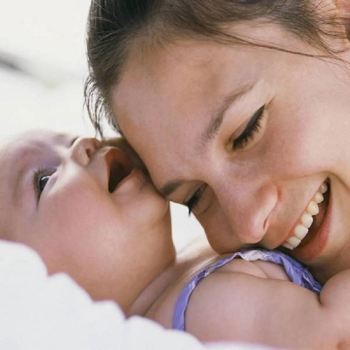 صورة لأم وطفلها