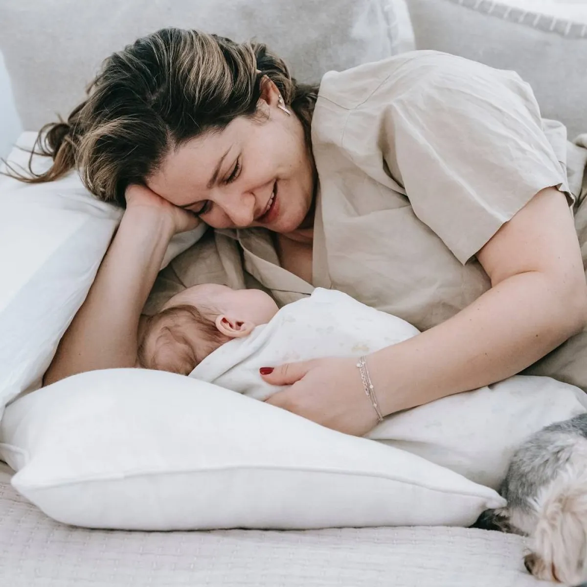 صورة لطفل وأمه