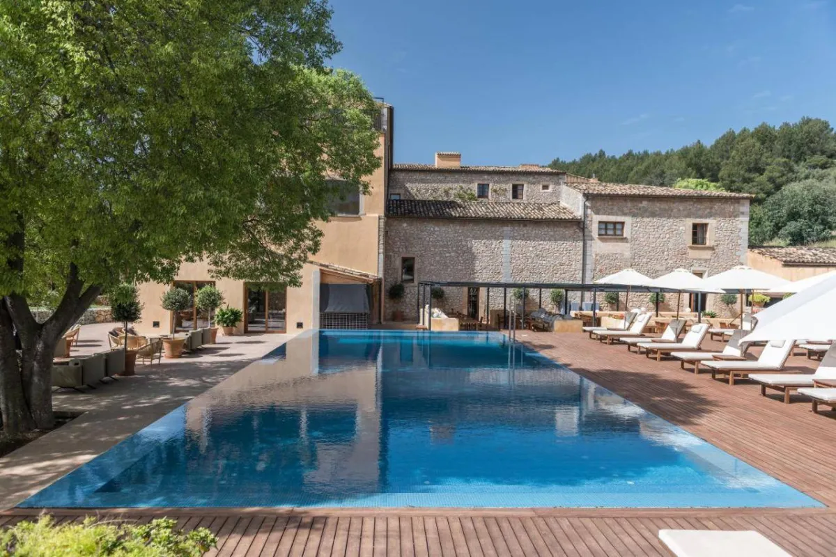 حوض السباحة الخارجي في فندق وسبا سون برول