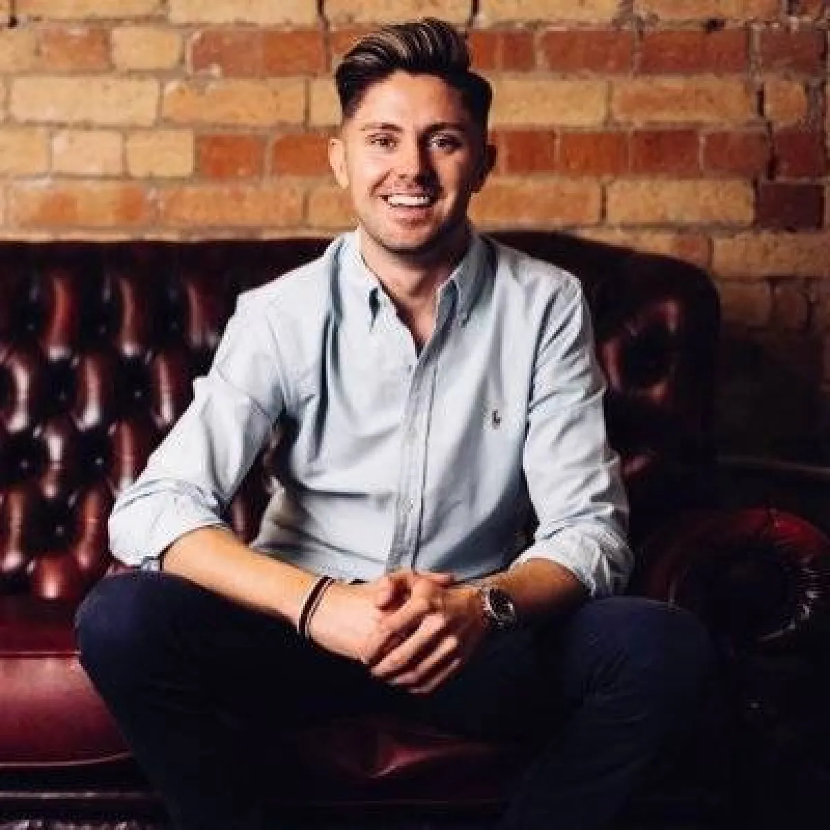 البريطاني Simon Crowther