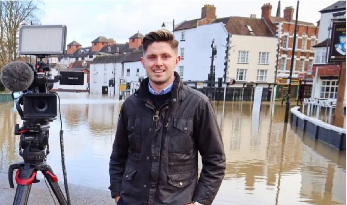 البريطاني Simon Crowther