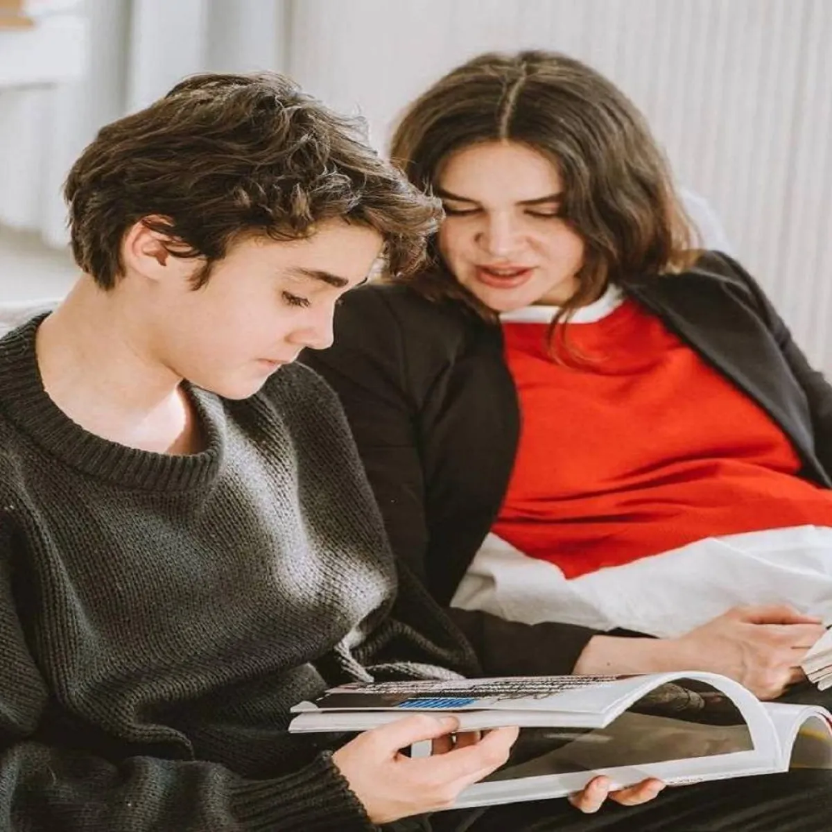 صورة لأم وولدها المراهق