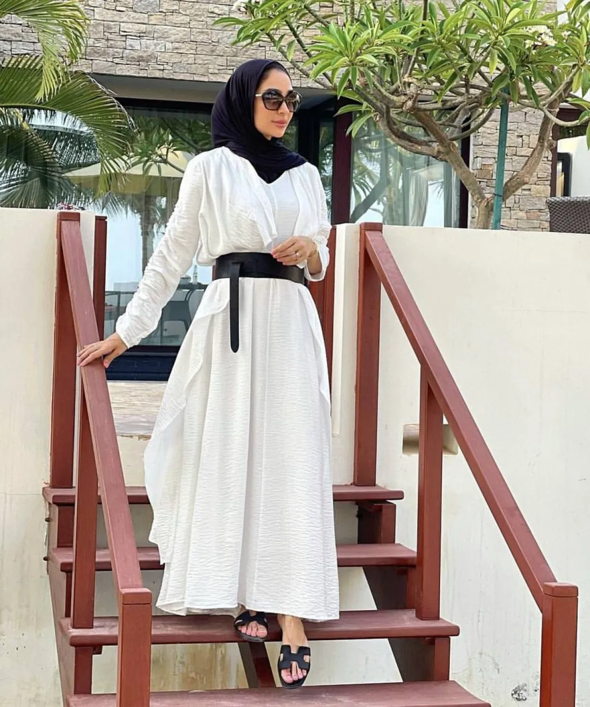 بسمة ال عيسى بعباية شبابية