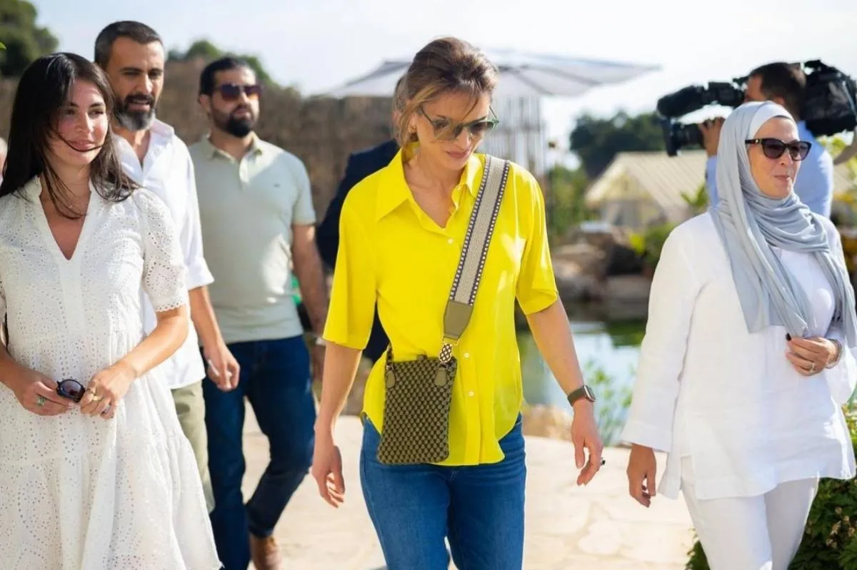 إطلالة الملكة رانيا باللون الأصفر- الصورة من حسابها على إنستغرام