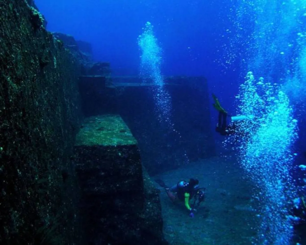 أماكن تاريخية غارقة تحت الماء