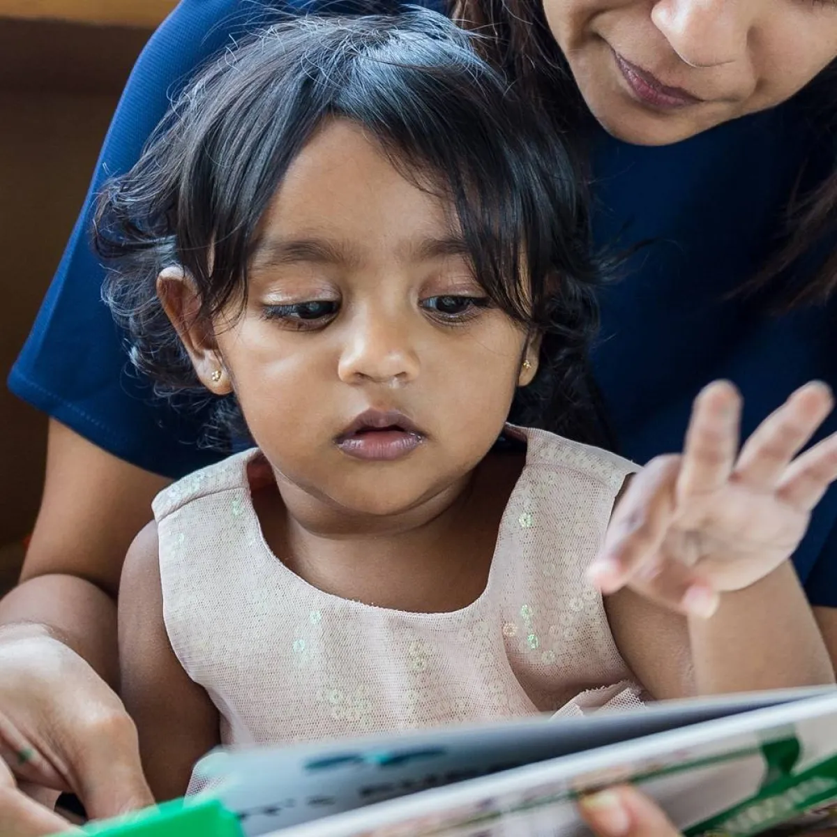 صورة لأم وطفلتها