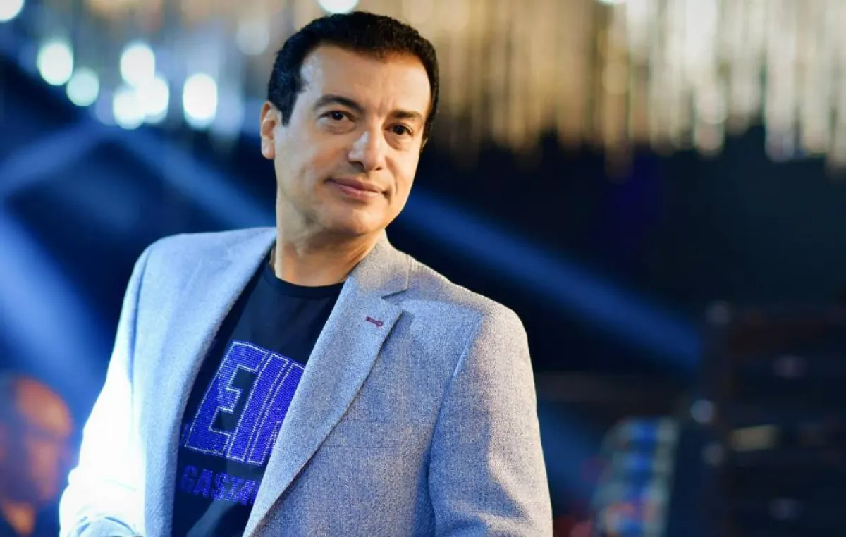 إيهاب توفيق - صورة من صفحته الرسمية على " فيسبوك " 