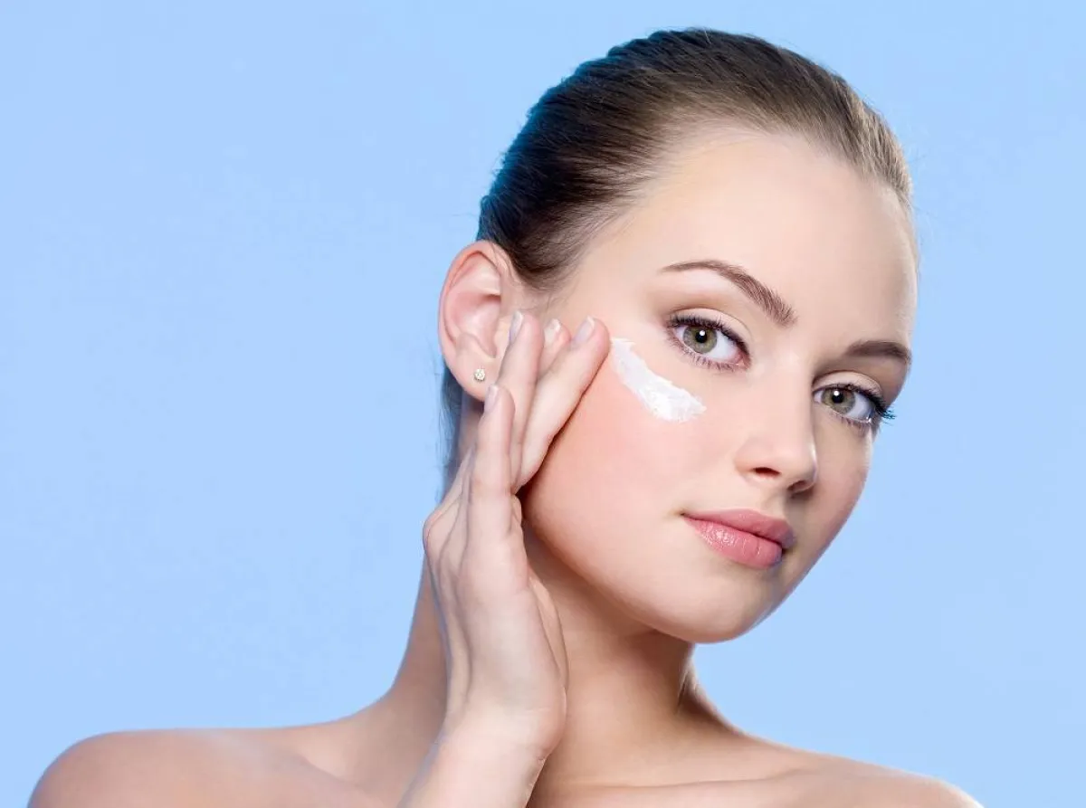 بشرة شابة مرطبة