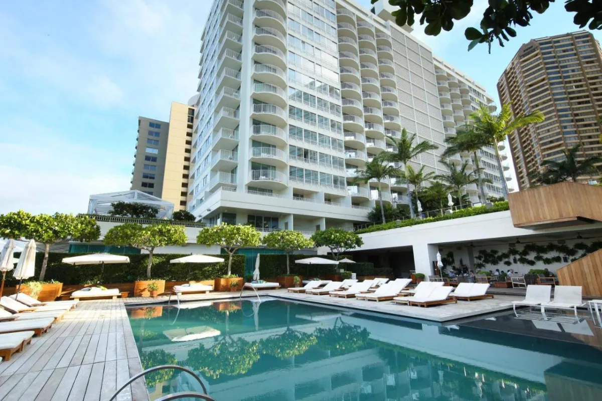 حوض السباحة في فندق ذا مودرن هونولولو