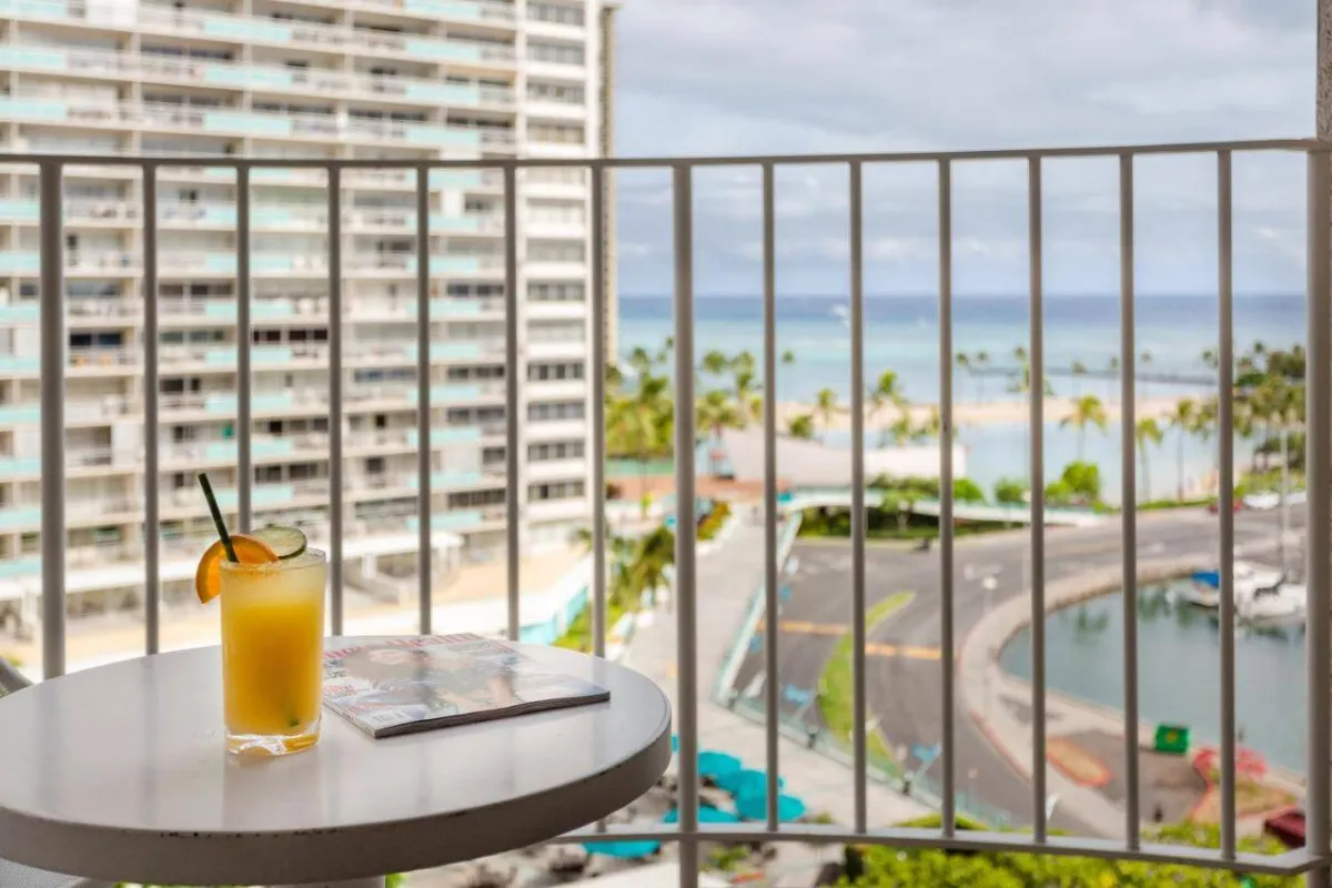 إطلالات خلابة من شرفات الغرف في فندق ذا مودرن هونولولو