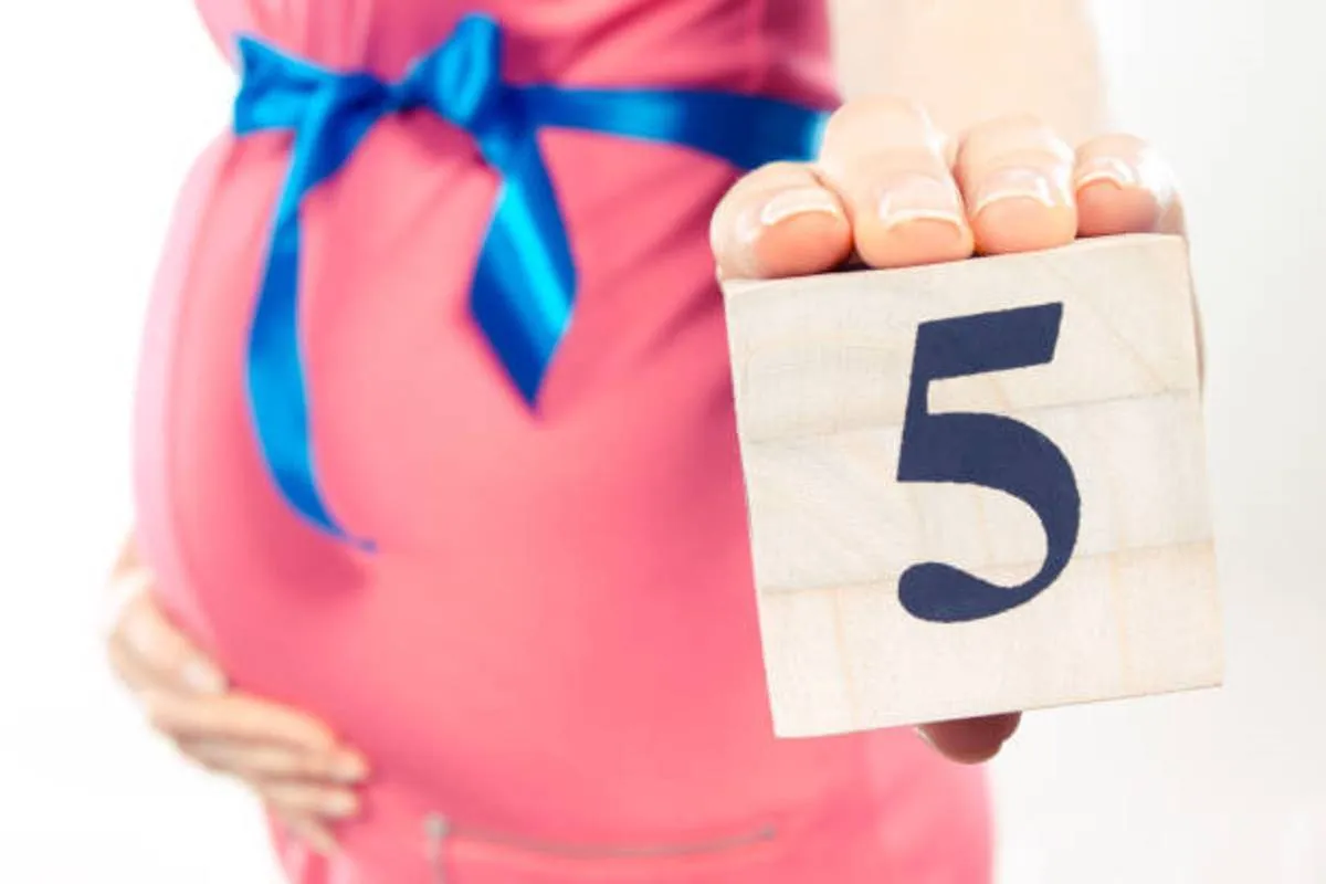 صورة تعبر عن الشهر الخامس