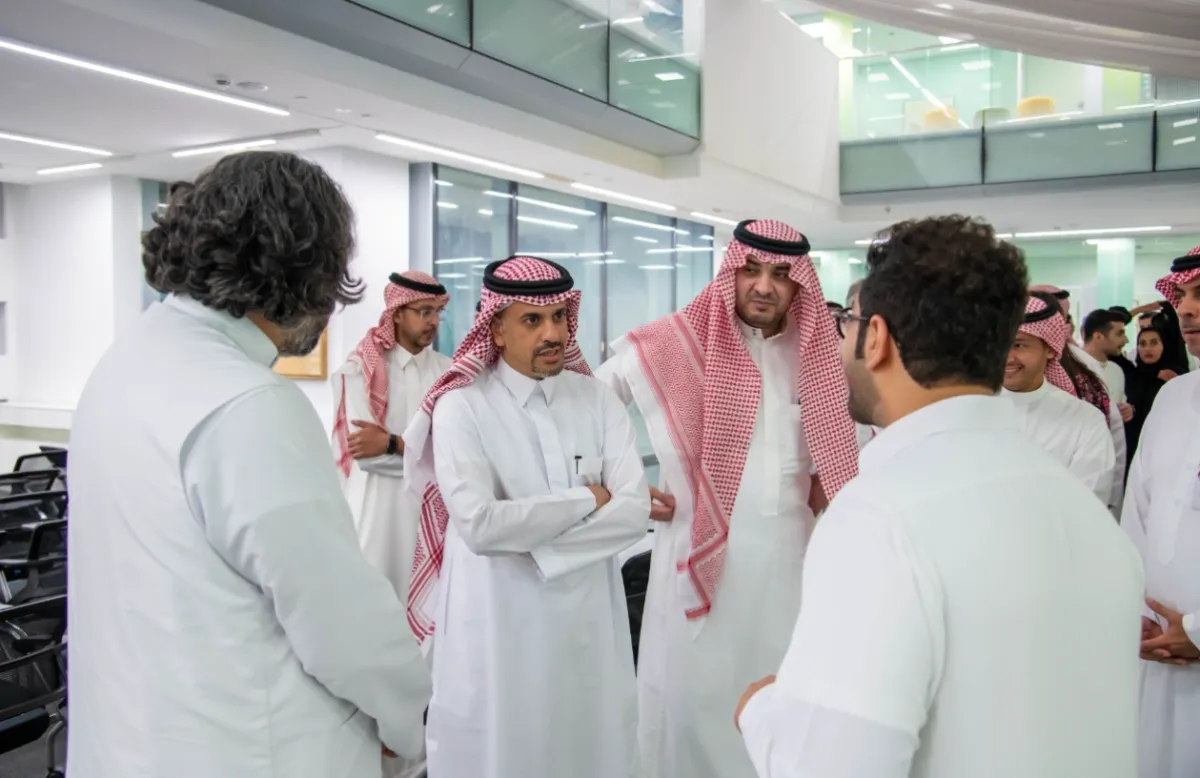 مؤسسو الكراج خلال افتتاح مساحات عمل مشتركة متكاملة الخدمات للشركات الناشئة