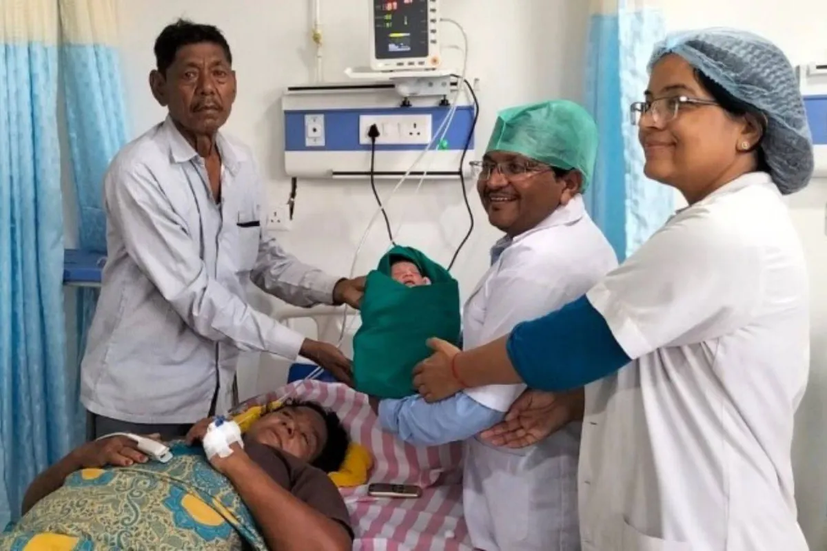 زوجان سبعينيان يرزقان بطفل