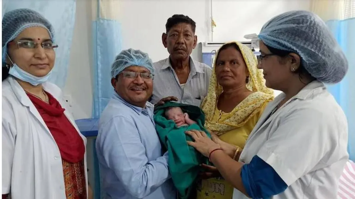 زوجان سبعينيان يرزقان بطفل