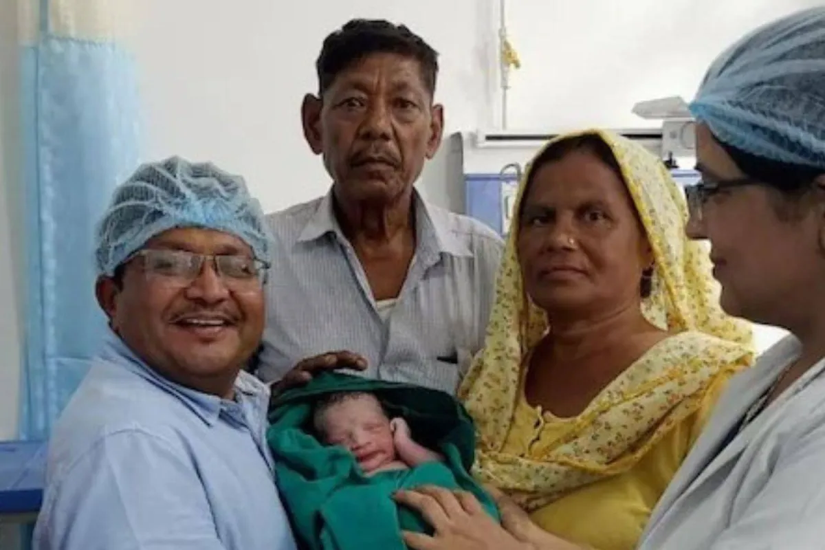 زوجان سبعينيان يرزقان بطفل