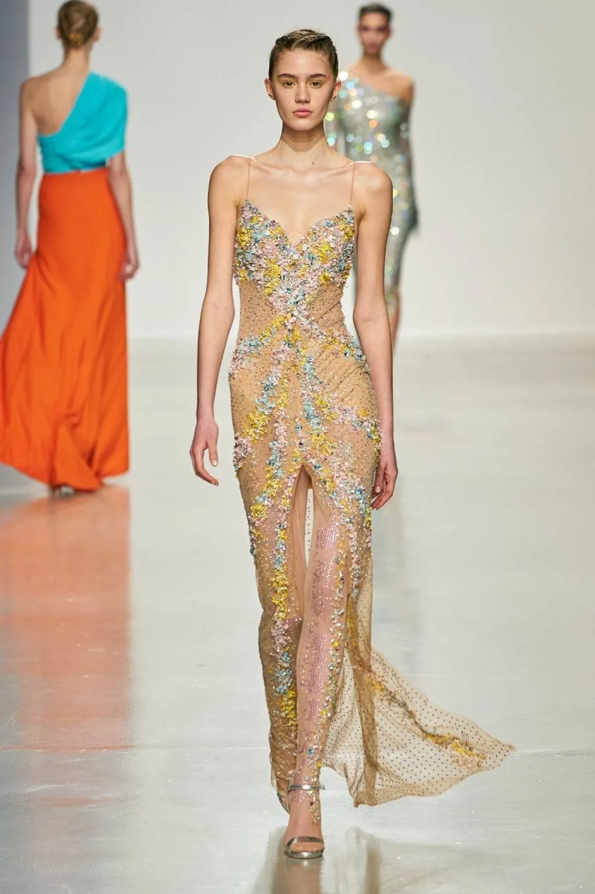 فستان سهرة طويل ملون من سيليا كريثاريوتي Celia Kritharioti