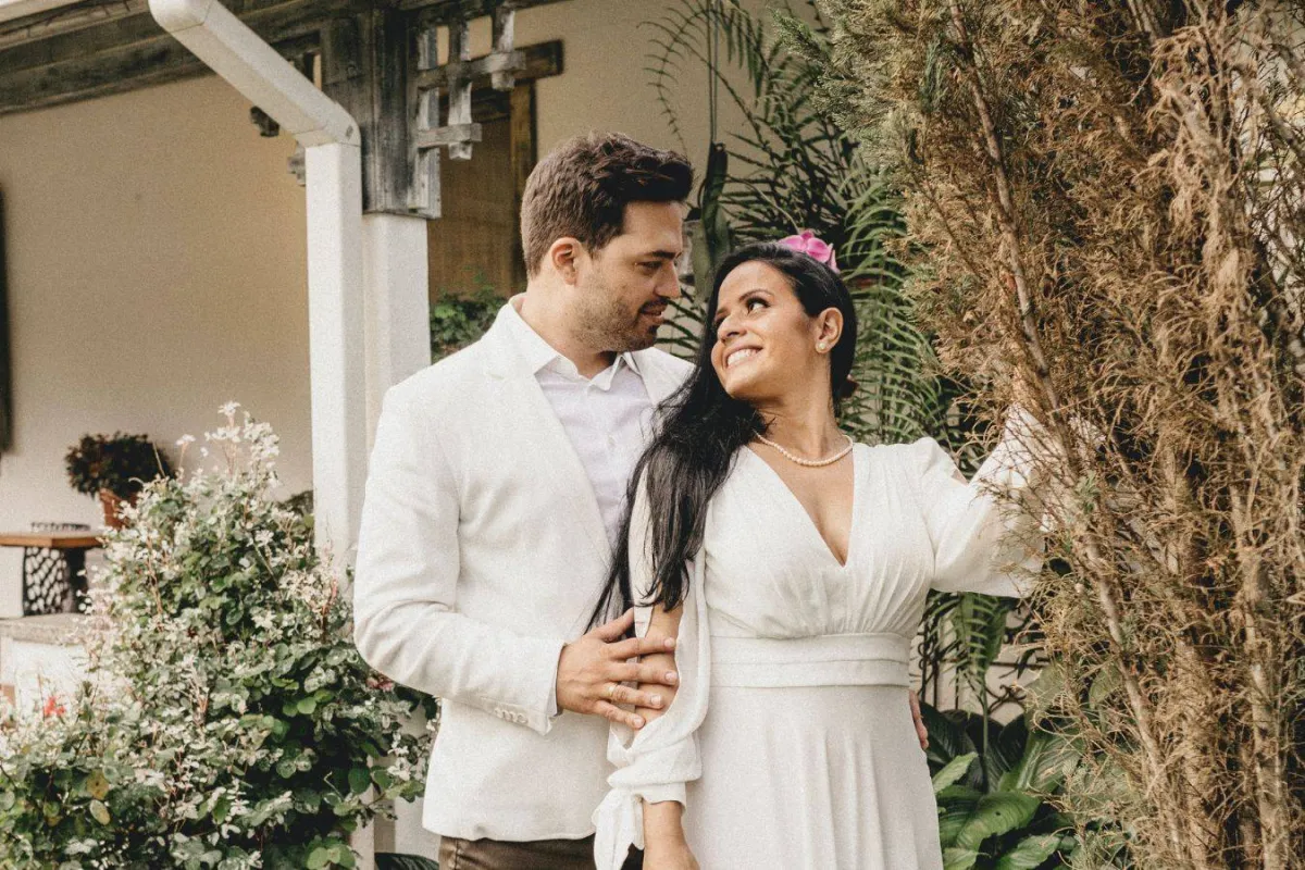 شابان مخطوبان