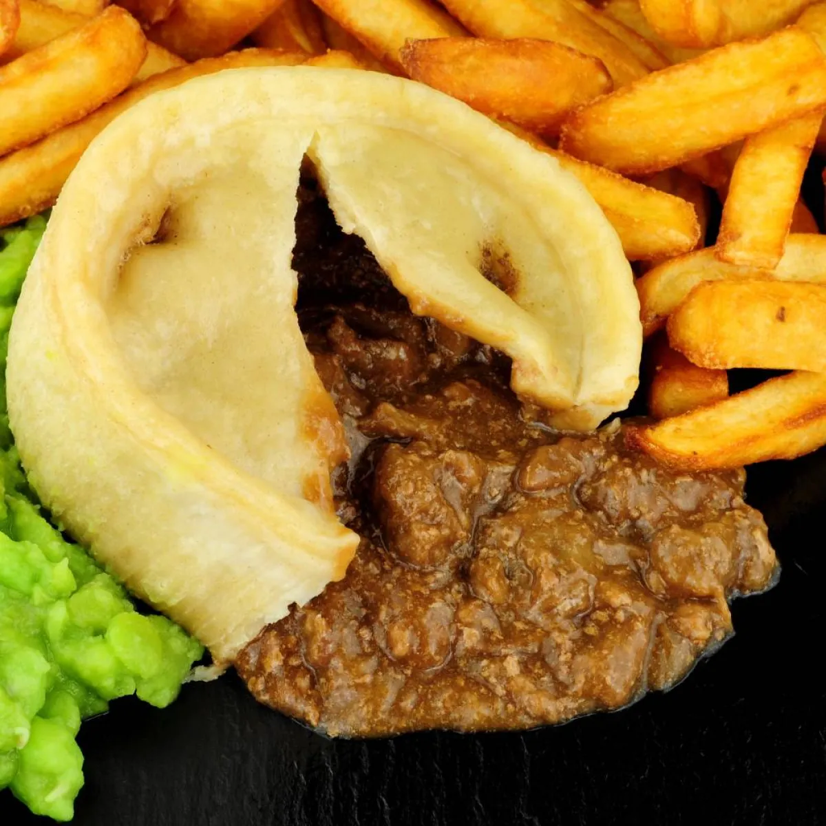 صورة لطبق يحوي أطعمة دسمة