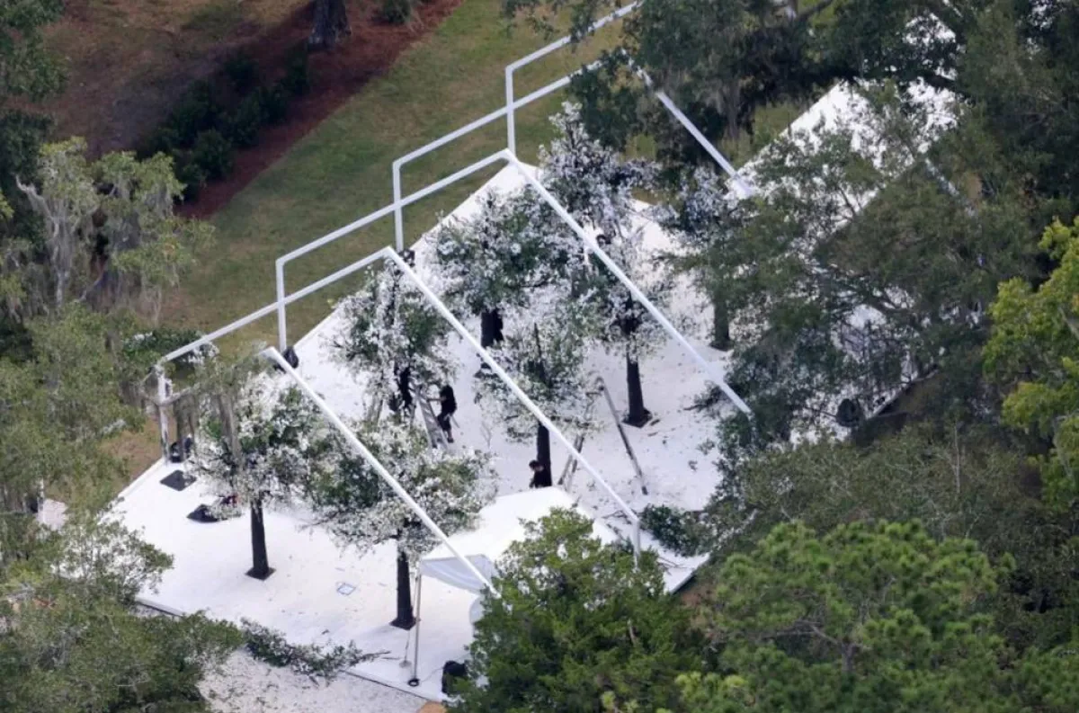 الطاولات والكراسي لحفل زفاف جنيفر لوبيز وبن أفليك- الصورة من موقع TMZ