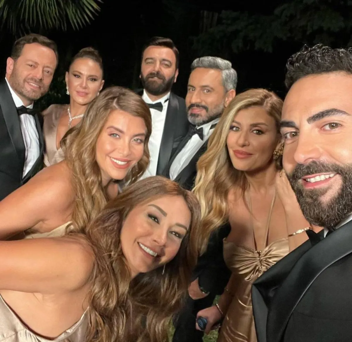 أبطال مسلسل ستيلتو – صورة من صفحة كارلوس عازار على انستغرام