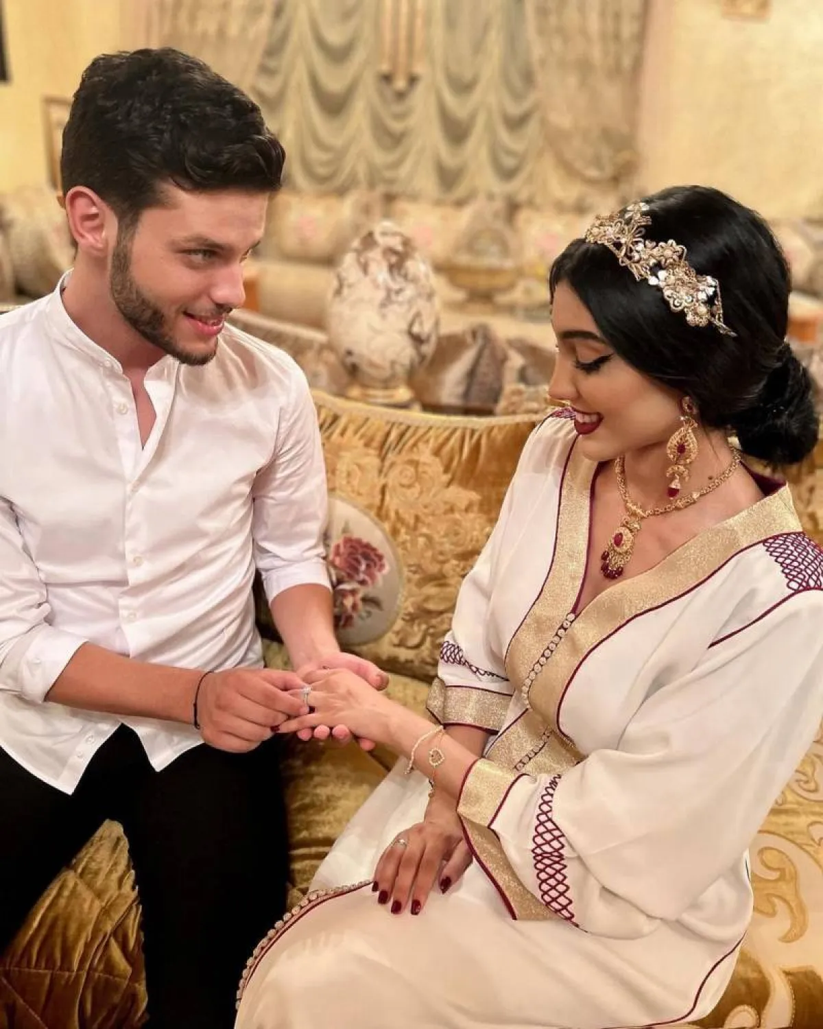 إيمان شقيقة دنيا بطمة وخطيبها حيمي أيوب- صورة من حساب دنيا على إنستجرام