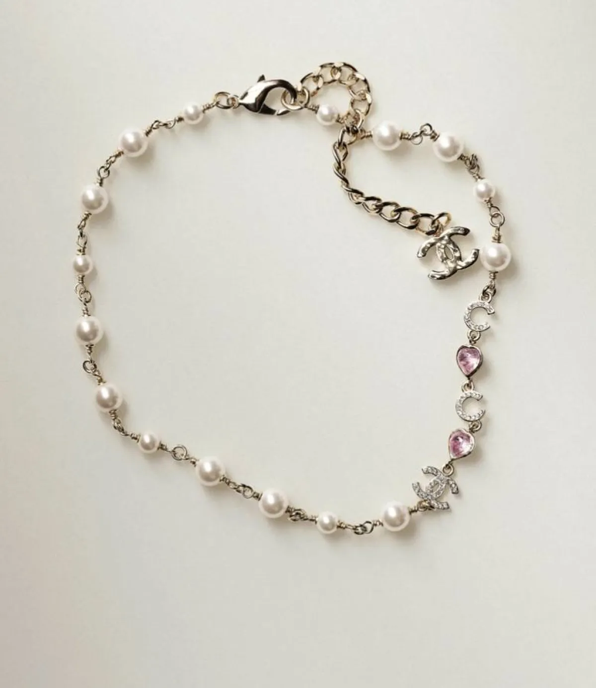 قلادة اللؤلؤ من شانيل Chanel