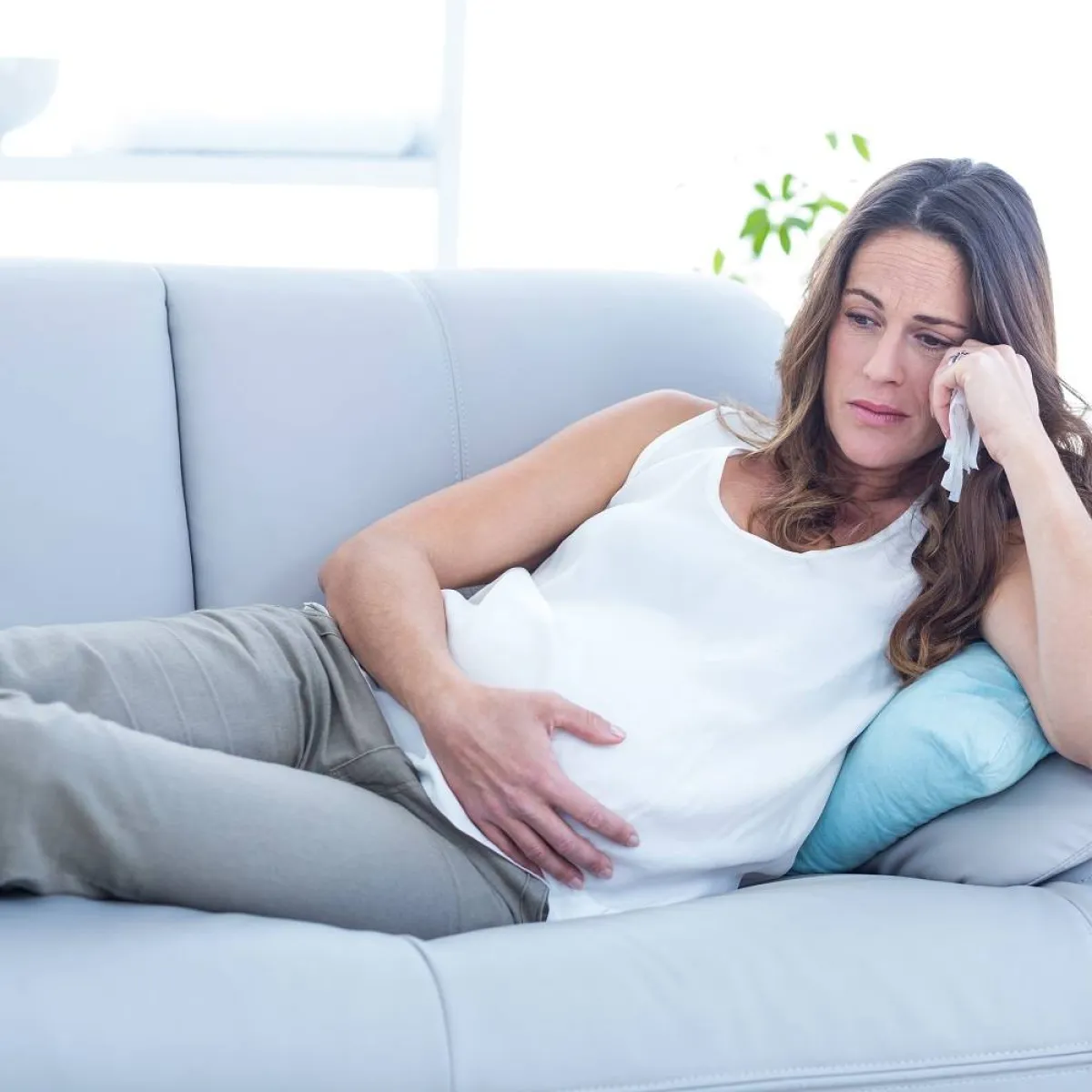 صورة لحامل تشعر بالضيق والتوتر