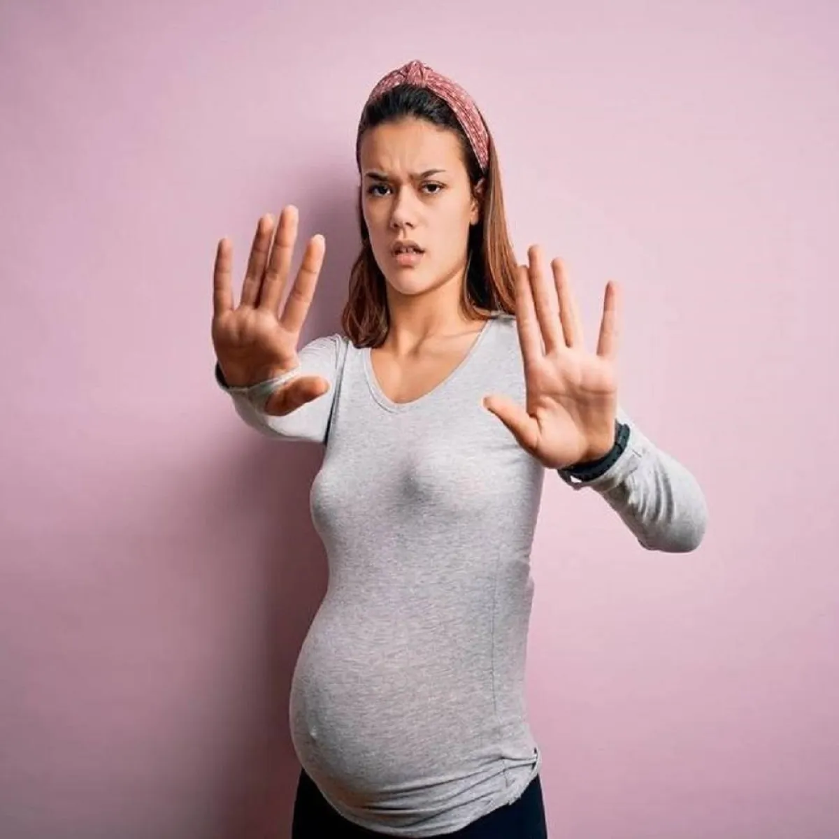 صورة لحامل غاضبة