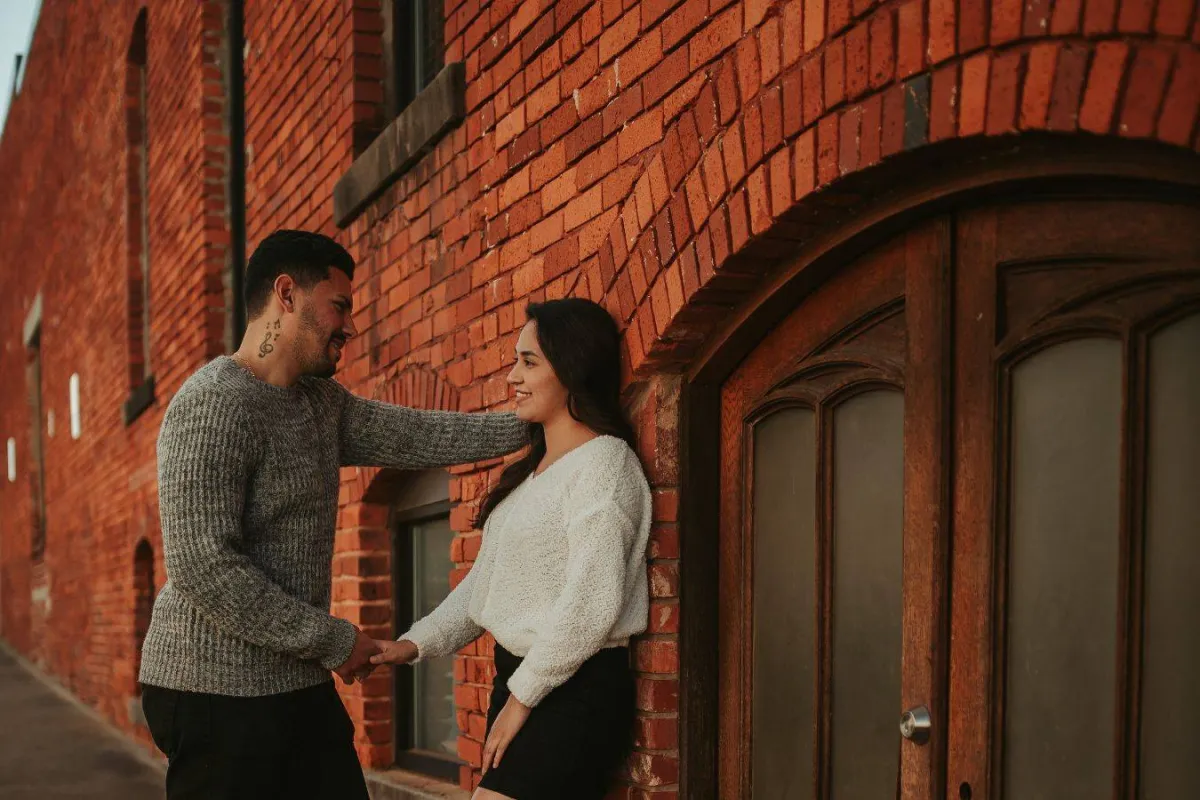 خطيبان في سعادة 