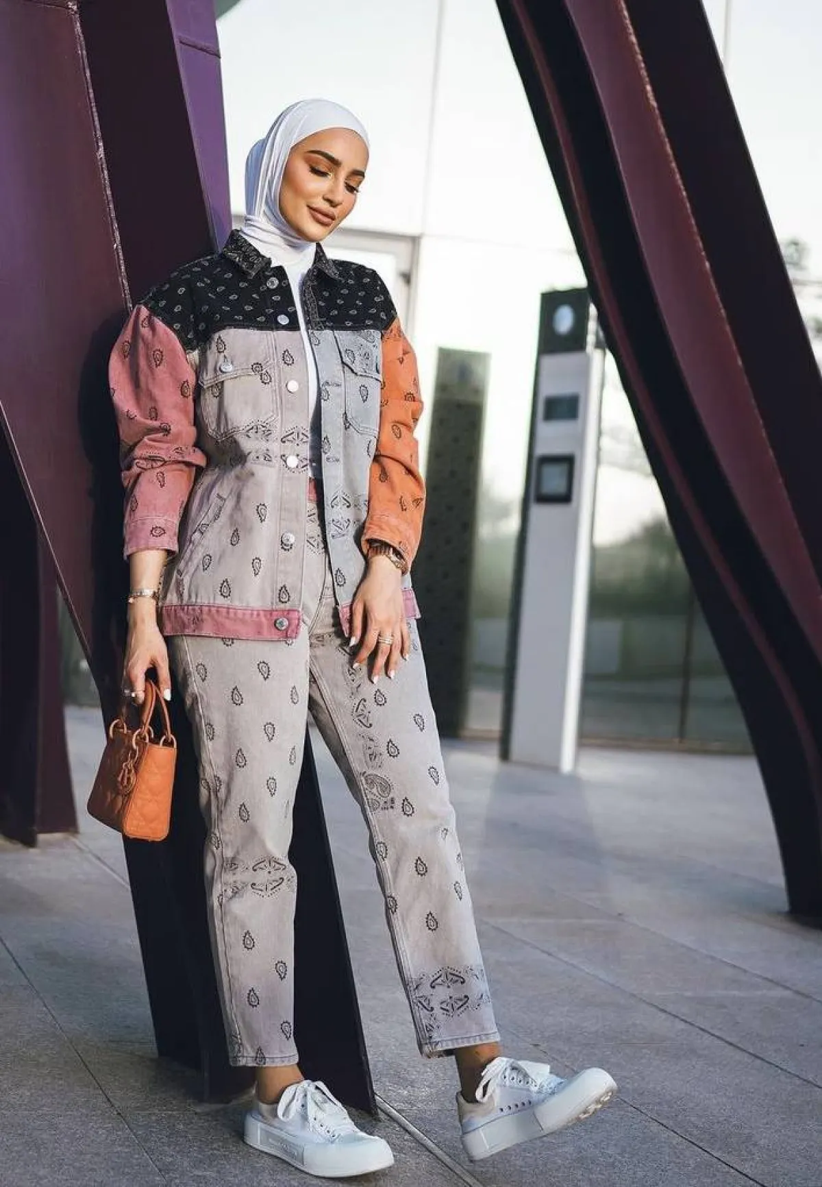 دلال الدوب بإطلالة عصرية