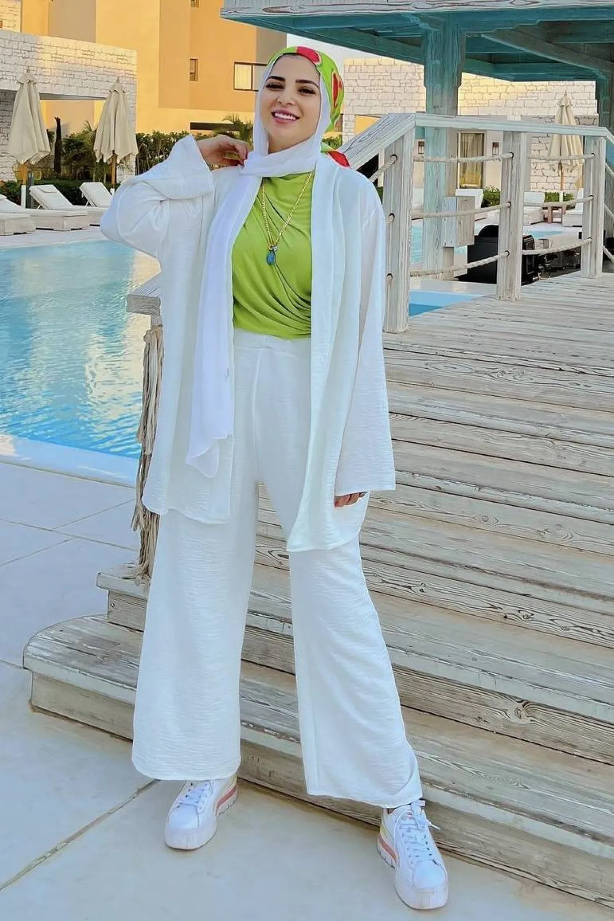 جهاد البنا بمعطف خفيف