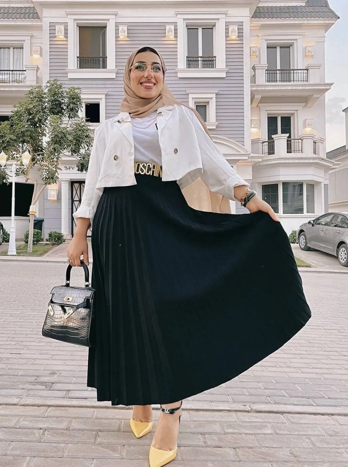 هدير عاطف بالمعطف القصير