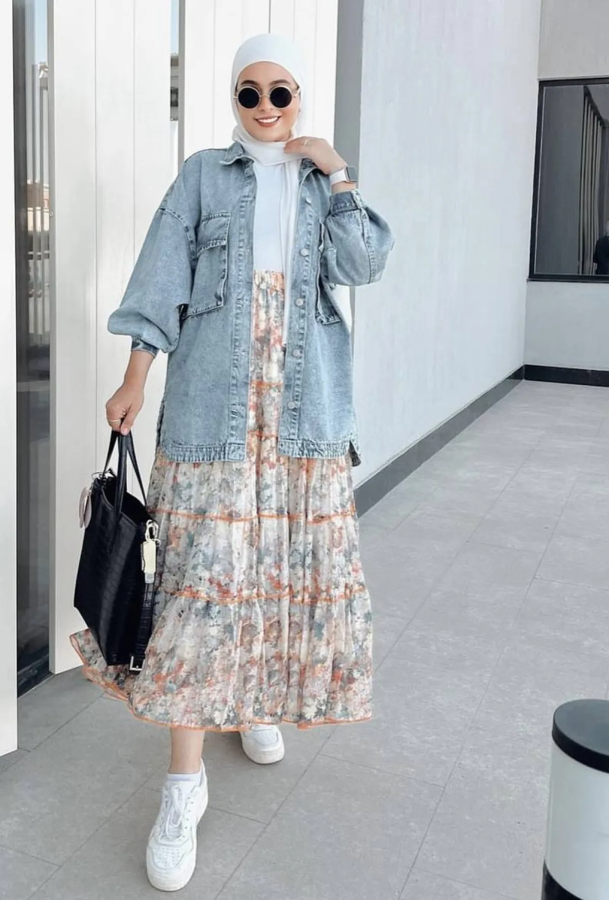 نورهان حسن بمعطف الجينز