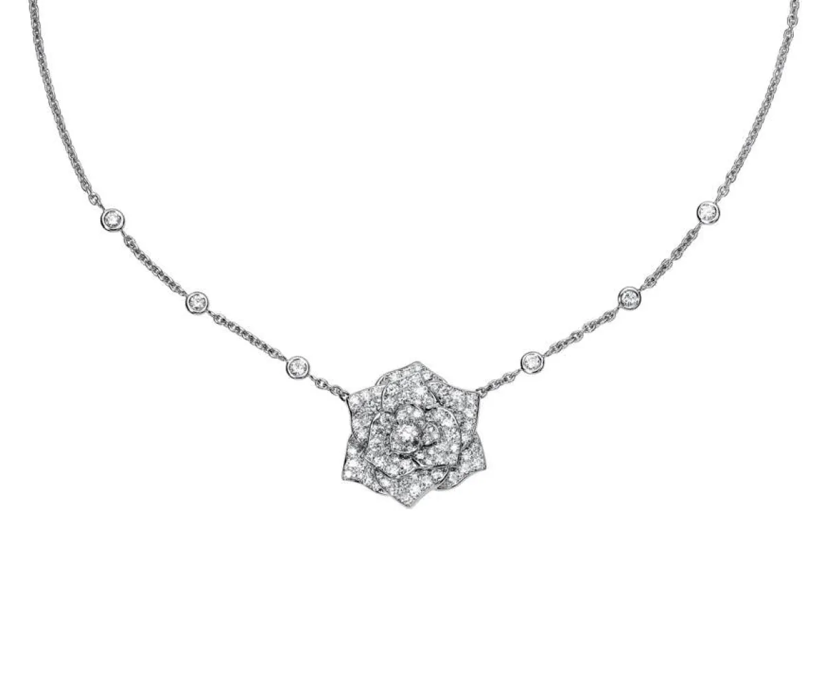 قلادة الوردة من بياجيه Piaget