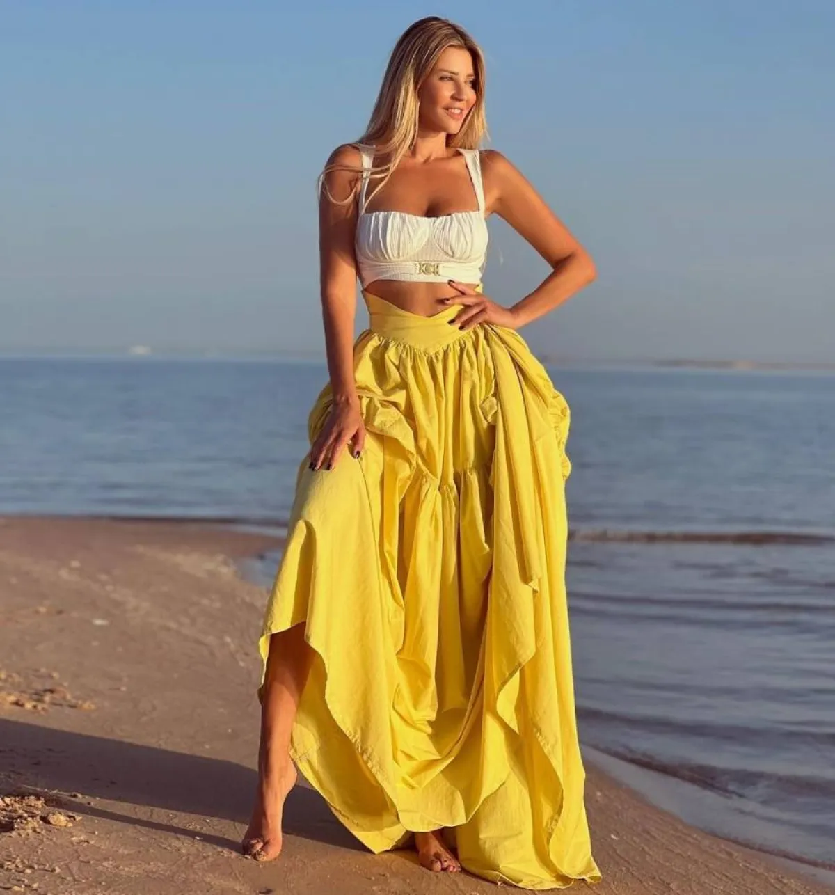 إطلالات النجمات باللون الأصفر