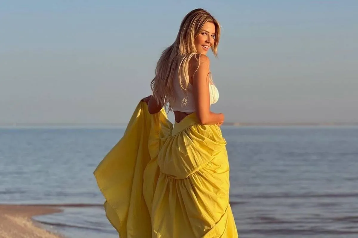 إطلالات النجمات باللون الأصفر