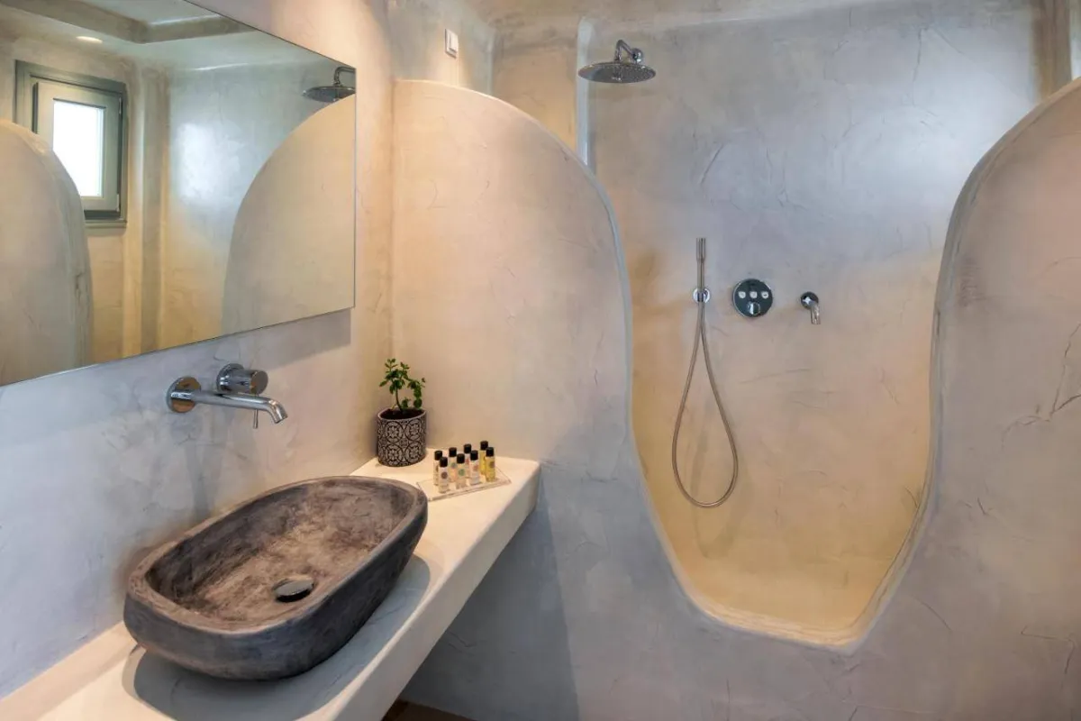 لقطة لحمامات الغرف في فندق وأجنحة أسترو بالاس