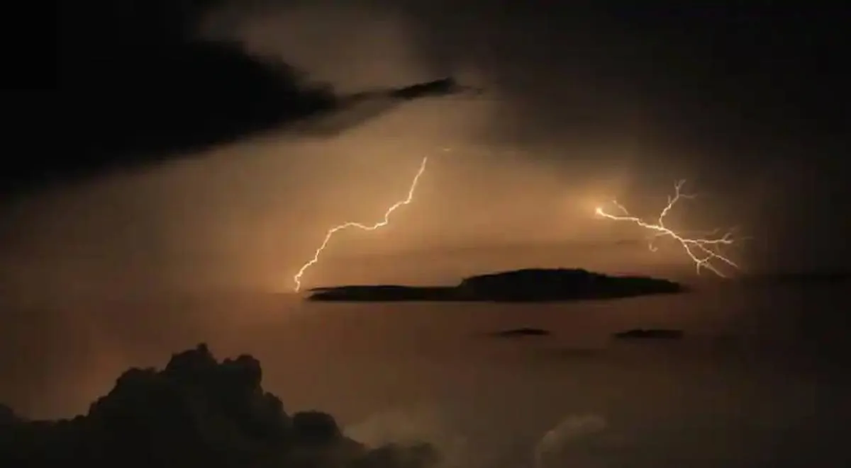 صاعقة تقتل عداء وتصيب آخر في اليونان خلال الركض في سباق القمم الست